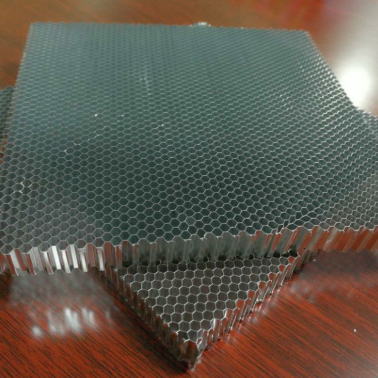ภายนอก Facade AA5052 อลูมิเนียม Honeycomb Grid Core 10mm อลูมิเนียม Honeycomb Mesh